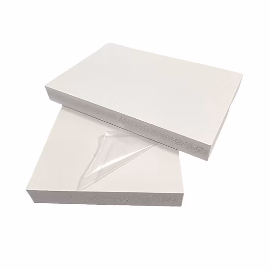 Jutu blanc, noir, rouge, vert, bleu, jaune, etc. utilisé pour construire des panneaux muraux externes, des feuilles de mousse PVC